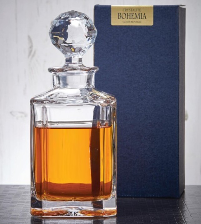 SQUARE whiskey decanter